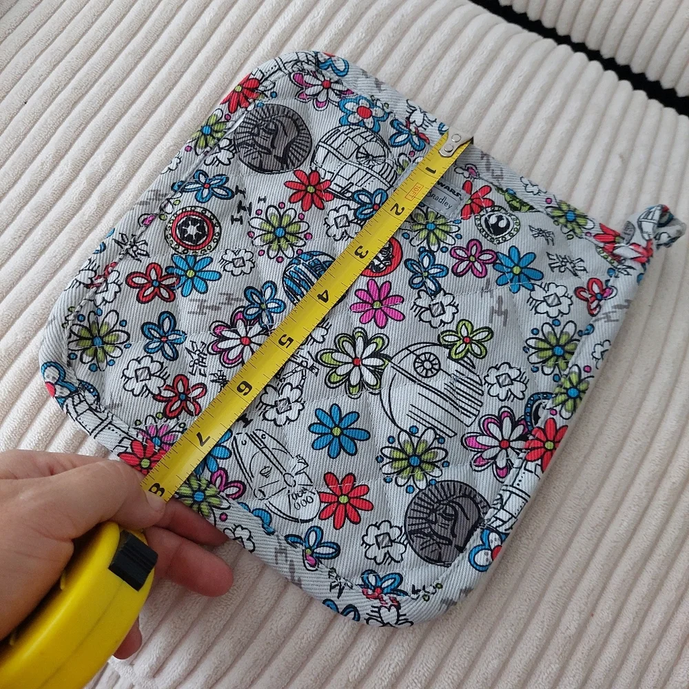 Vera Bradley Star Wsrs Far Far Away Mitten Kitchen Set